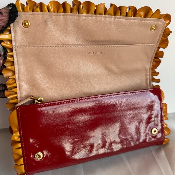 Miu Miu Rare Patent Leather Ruffle Wallet on a chain - Picture 9 of 17